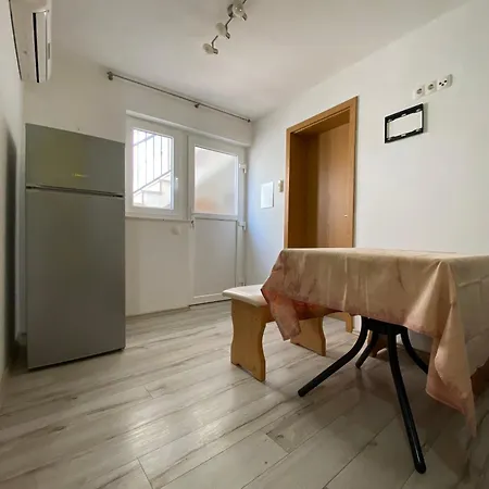 아파트 Elegant In - 53 M² - Near The Sea 보디체