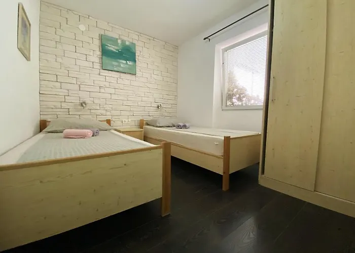 2 Bedrooms With Wifi At *