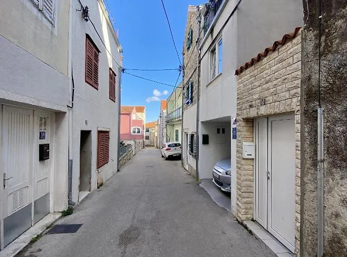 2 Bedrooms With Wifi At Appartement Vodice